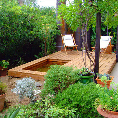 petite terrasse avec transat et Mini piscine extérieur