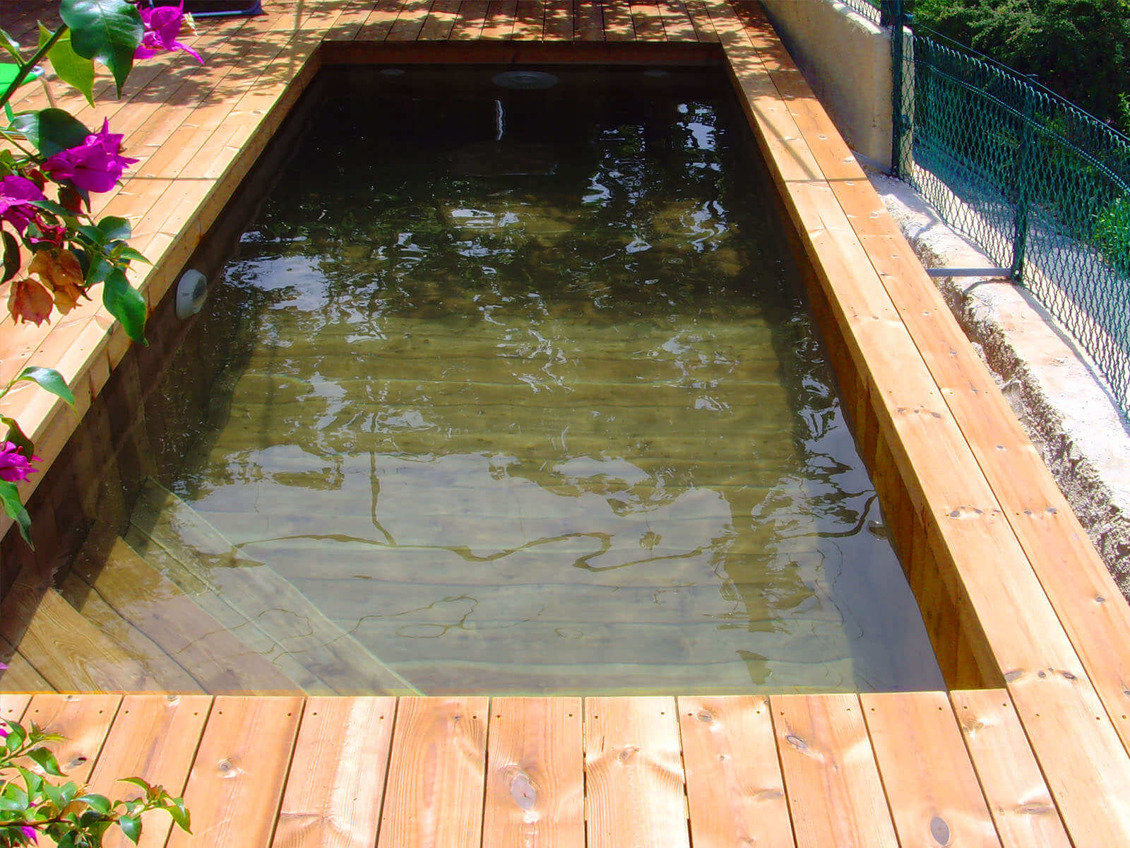 Photos de poses de piscines semi-enterrÃ©es en bois par Odyssea